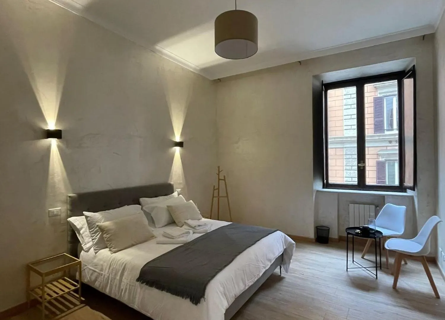 Ten Miles Guesthouse Roma 0*,  Italia